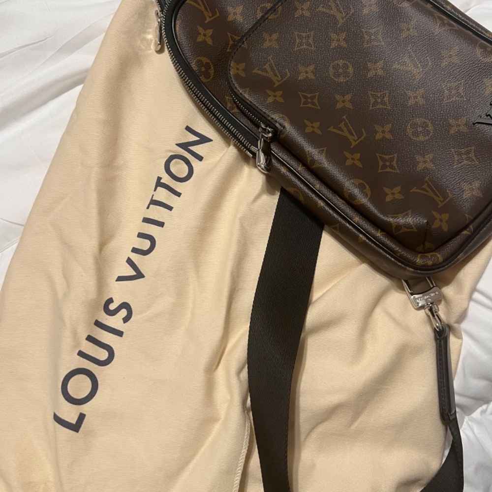 *****AUTHENTIC ****Avenue Slingbag NM Louis Vuitton - Picture 3 of 6